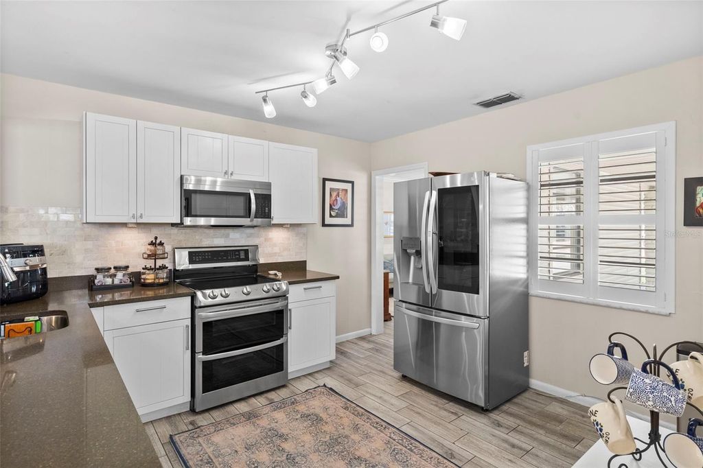 Image 12 of property listing at 3906 W VASCONIA STREET, Tampa, FL 33629