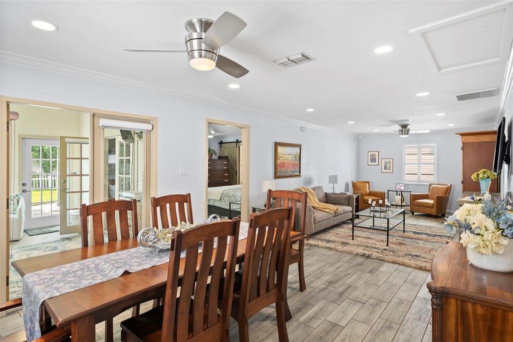 Image 13 of property listing at 3906 W VASCONIA STREET, Tampa, FL 33629