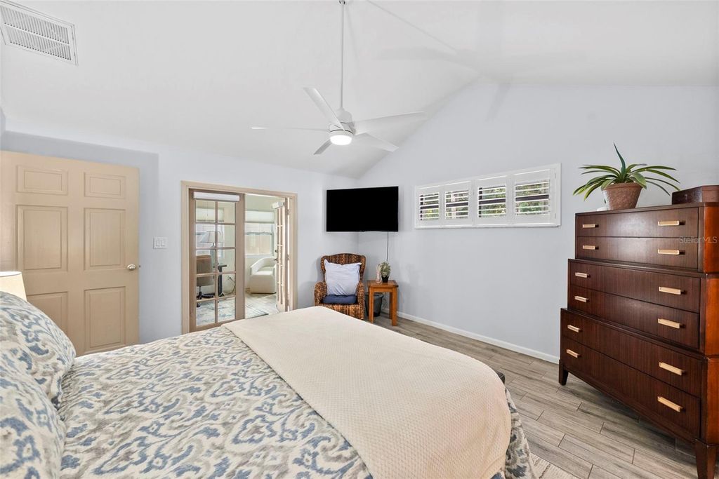 Image 19 of property listing at 3906 W VASCONIA STREET, Tampa, FL 33629