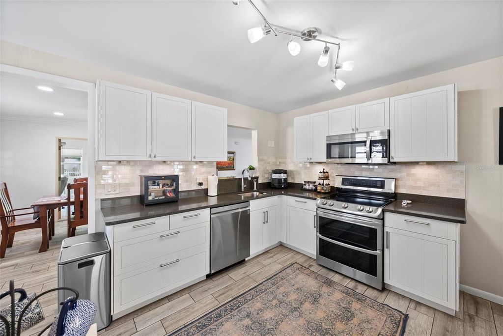 Image 3 of property listing at 3906 W VASCONIA STREET, Tampa, FL 33629