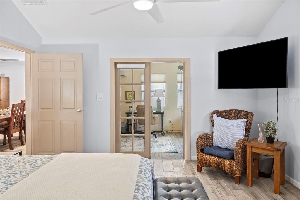 Image 22 of property listing at 3906 W VASCONIA STREET, Tampa, FL 33629