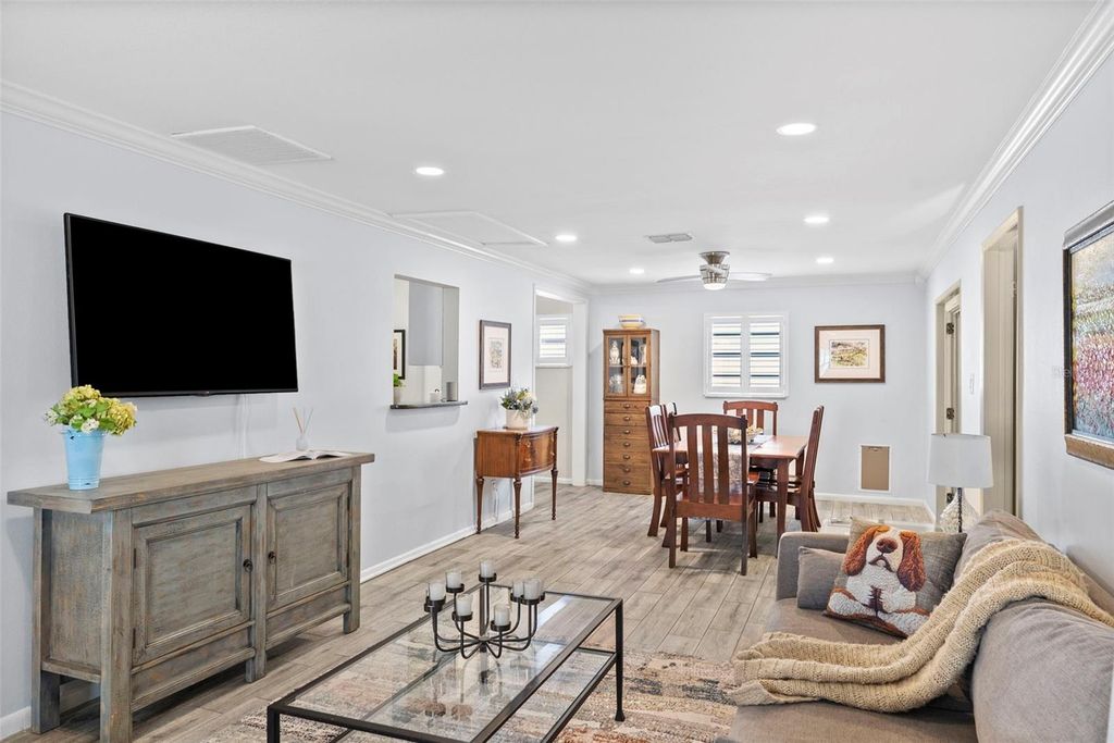 Image 4 of property listing at 3906 W VASCONIA STREET, Tampa, FL 33629