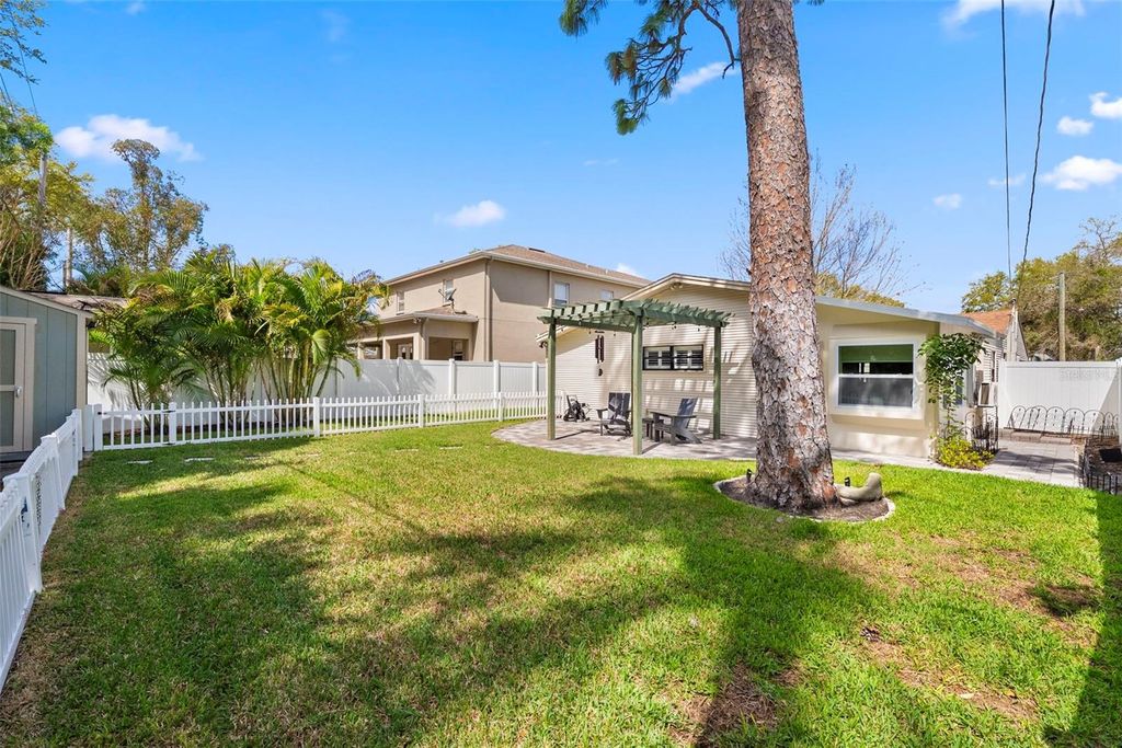 Image 32 of property listing at 3906 W VASCONIA STREET, Tampa, FL 33629