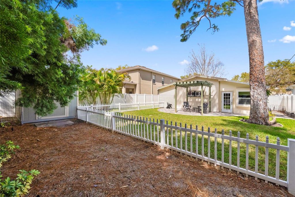 Image 34 of property listing at 3906 W VASCONIA STREET, Tampa, FL 33629