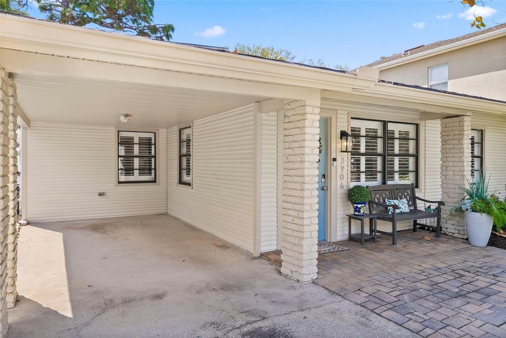 Image 37 of property listing at 3906 W VASCONIA STREET, Tampa, FL 33629