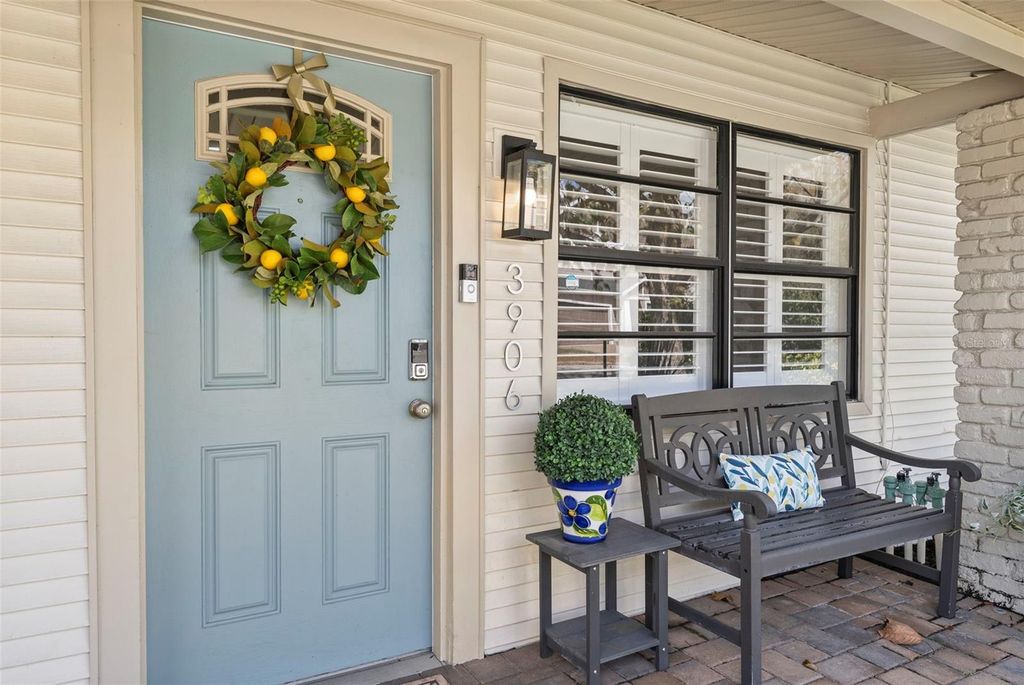 Image 7 of property listing at 3906 W VASCONIA STREET, Tampa, FL 33629