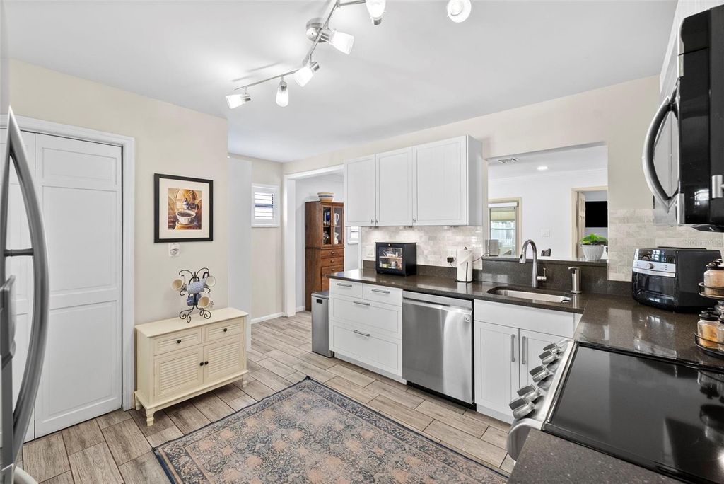 Image 10 of property listing at 3906 W VASCONIA STREET, Tampa, FL 33629