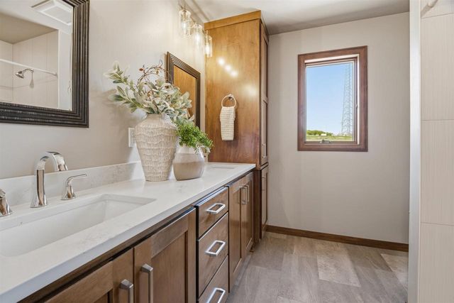 221 KERRIGAN DRIVE, Wrightstown, WI 54180