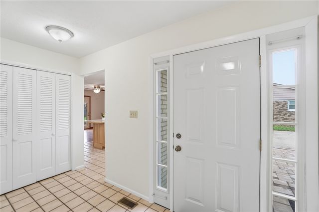 608 W Washington Street, New Carlisle, OH 45344