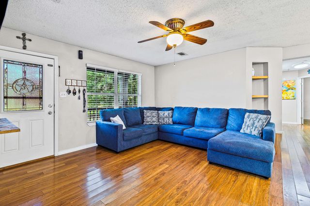 114 Dickens S, Livingston, TX 77351