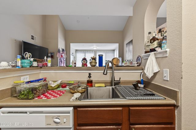 8550 TOUCHTON Road 2221, Jacksonville, FL 32216