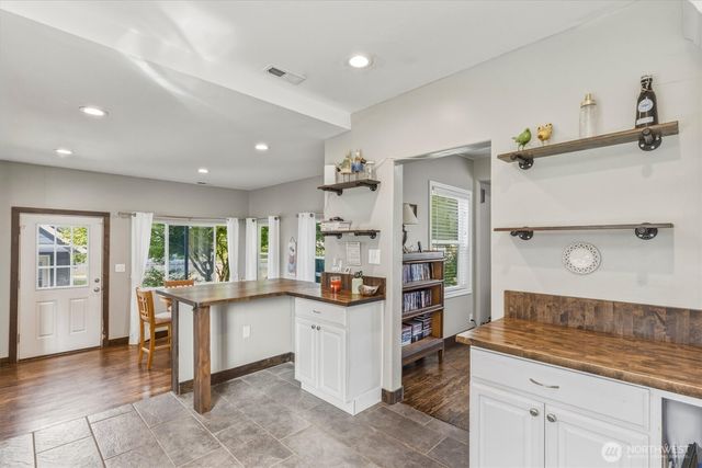 2102 Mt Brynion Road, Kelso, WA 98626