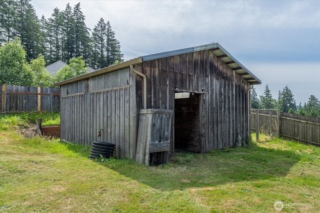 2102 Mt Brynion Road, Kelso, WA 98626