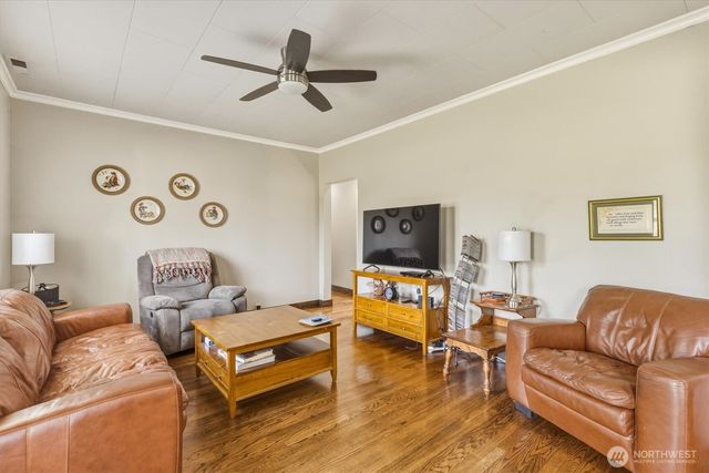 2102 Mt Brynion Road, Kelso, WA 98626
