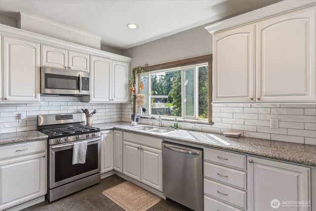 2102 Mt Brynion Road, Kelso, WA 98626