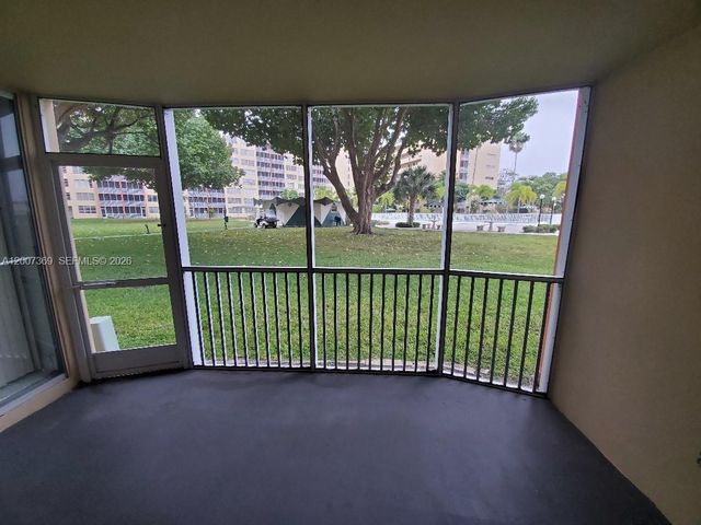 1750 NE 191st St 105-1, Miami, FL 33179