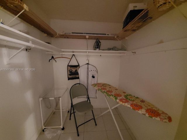 1750 NE 191st St 105-1, Miami, FL 33179