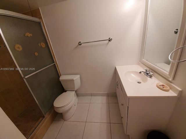 1750 NE 191st St 105-1, Miami, FL 33179