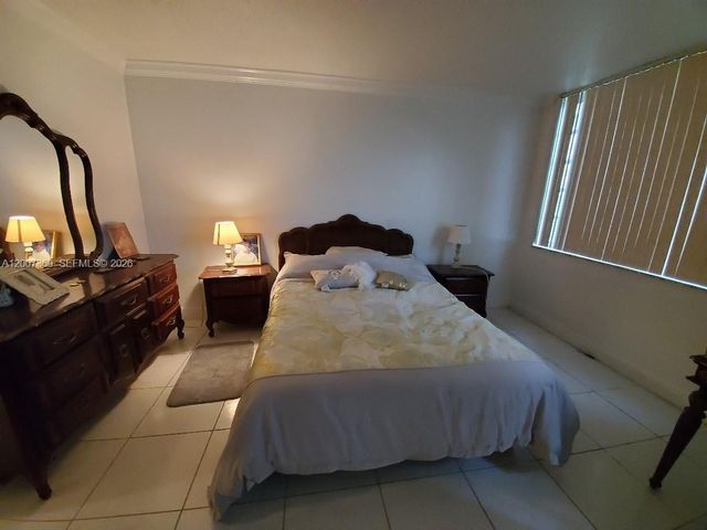 1750 NE 191st St 105-1, Miami, FL 33179