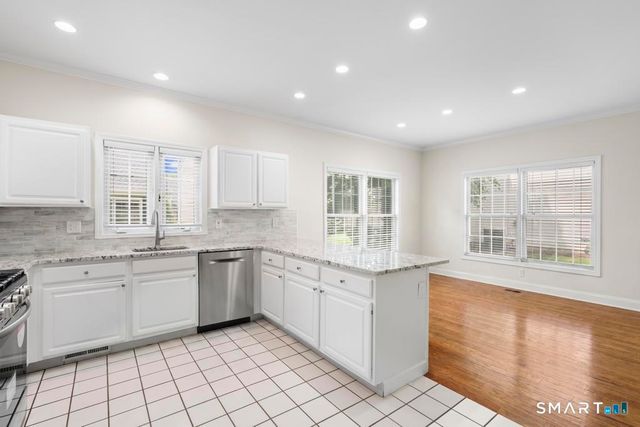 78 Village Court 78, Wilton, CT 06897