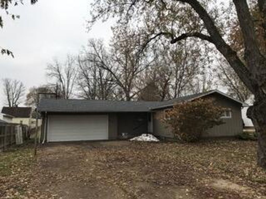 511 W Berry Avenue, Lansing City, MI 48910