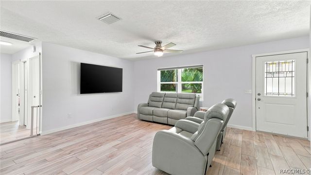 11820 W Fisherman Lane, Homosassa, FL 34448
