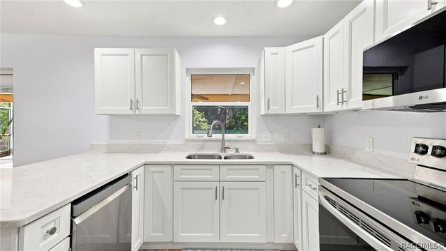 11820 W Fisherman Lane, Homosassa, FL 34448