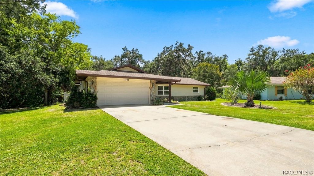 11820 W Fisherman Lane, Homosassa, FL 34448