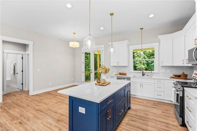 1807 Bramblewood Trail, Pfafftown, NC 27040