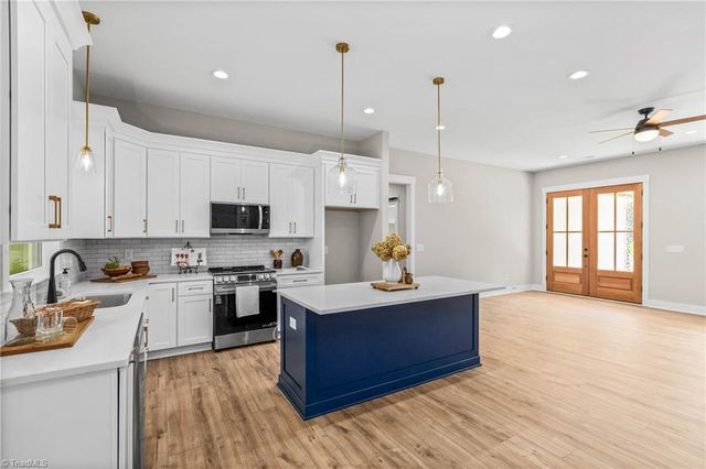 1807 Bramblewood Trail, Pfafftown, NC 27040
