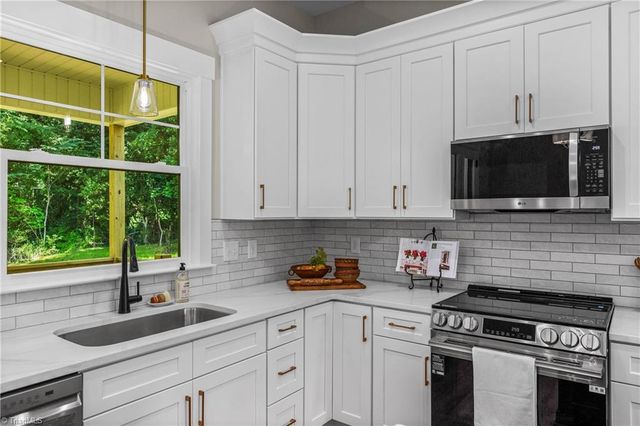 1807 Bramblewood Trail, Pfafftown, NC 27040