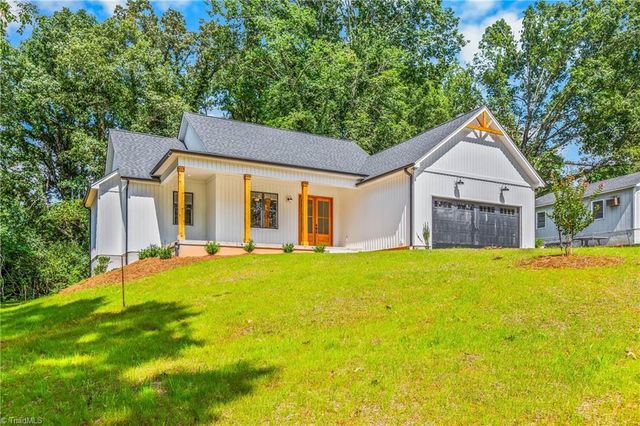 1807 Bramblewood Trail, Pfafftown, NC 27040