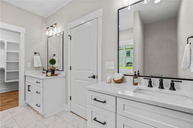 1807 Bramblewood Trail, Pfafftown, NC 27040