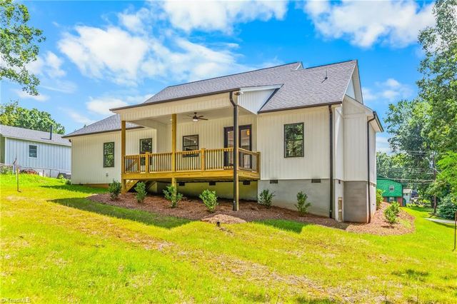 1807 Bramblewood Trail, Pfafftown, NC 27040