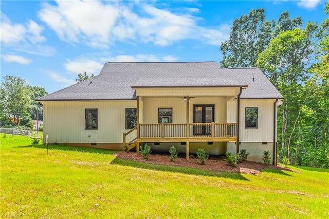 1807 Bramblewood Trail, Pfafftown, NC 27040