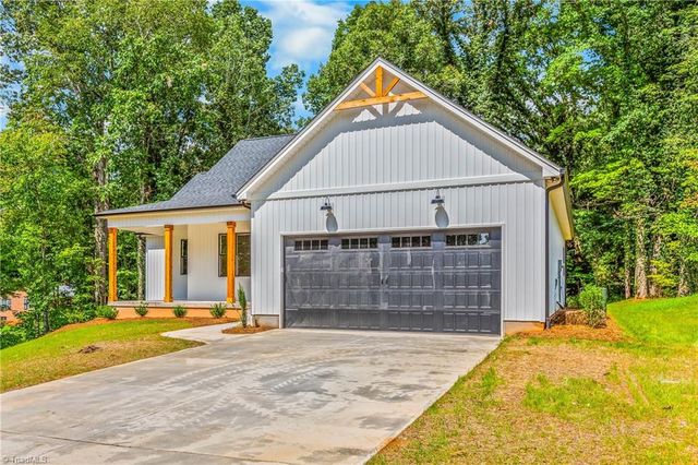 1807 Bramblewood Trail, Pfafftown, NC 27040