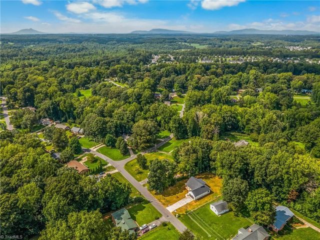 1807 Bramblewood Trail, Pfafftown, NC 27040