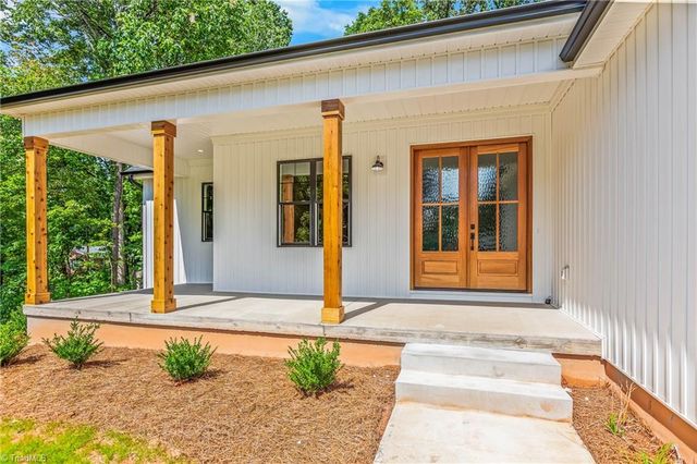 1807 Bramblewood Trail, Pfafftown, NC 27040