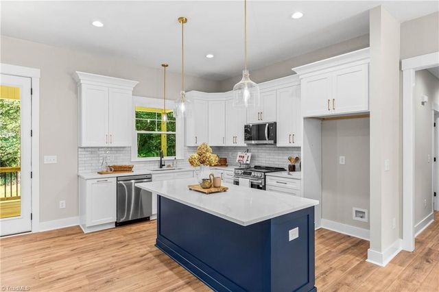1807 Bramblewood Trail, Pfafftown, NC 27040