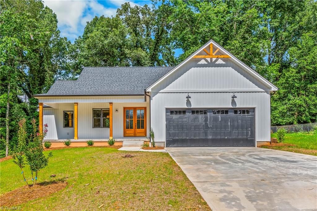1807 Bramblewood Trail, Pfafftown, NC 27040