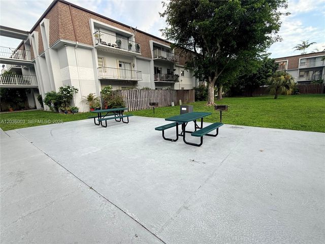 9611 SW 77th Ave 108A, Miami, FL 33156