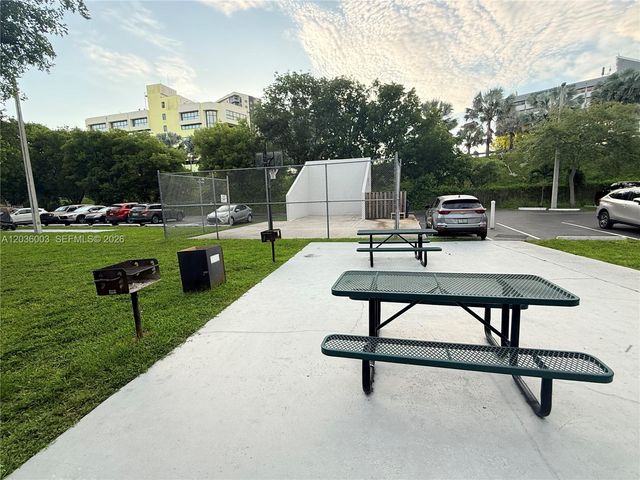9611 SW 77th Ave 108A, Miami, FL 33156