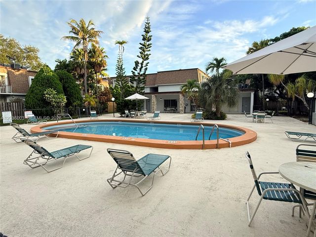 9611 SW 77th Ave 108A, Miami, FL 33156