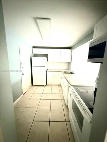 9611 SW 77th Ave 108A, Miami, FL 33156