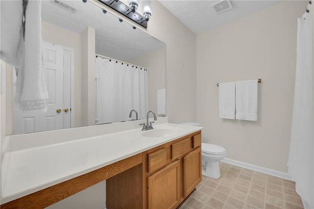 1040 Meadow Walk Avenue, Lawrenceville, GA 30044