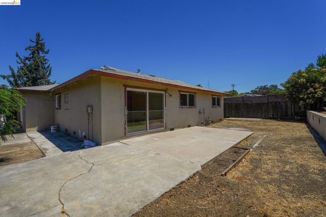 2467 Tanager Cir, Concord, CA 94520