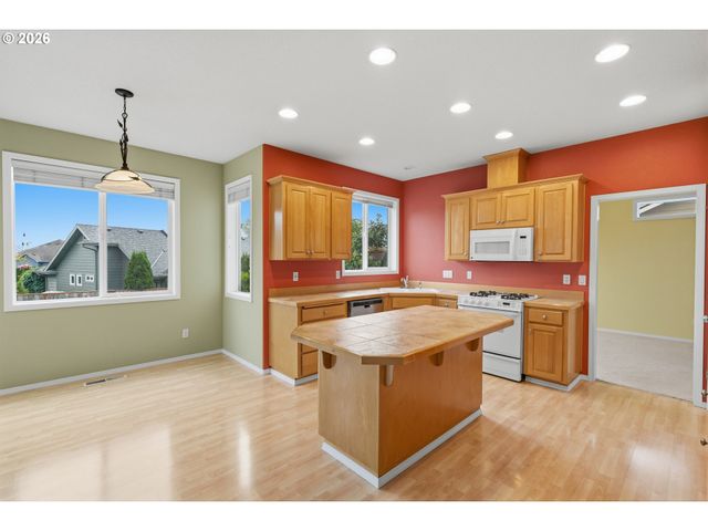 834 VAN BUREN Dr, Salem, OR 97304