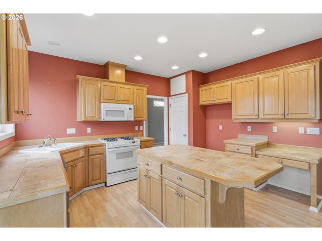 834 VAN BUREN Dr, Salem, OR 97304