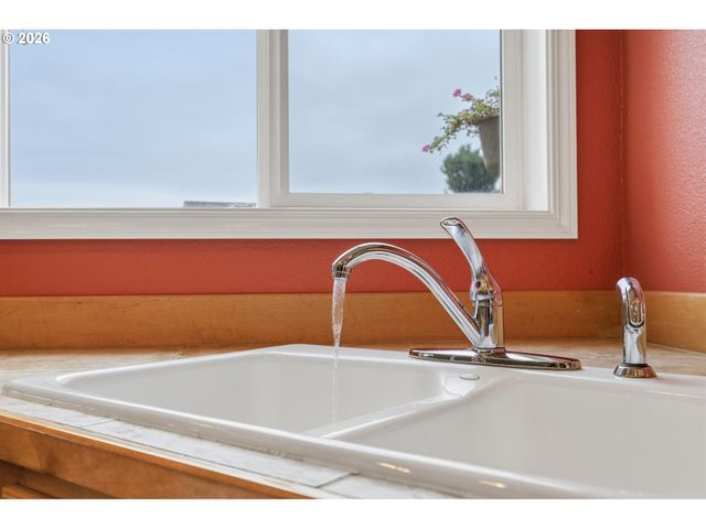 834 VAN BUREN Dr, Salem, OR 97304
