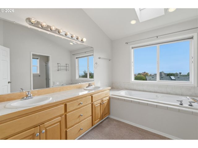 834 VAN BUREN Dr, Salem, OR 97304
